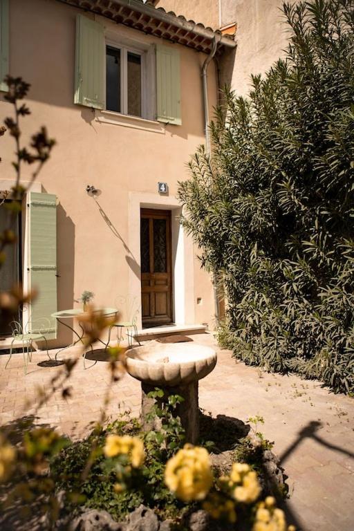 La Maison Du Bassin LʼIsle-sur-la-Sorgue Exterior foto